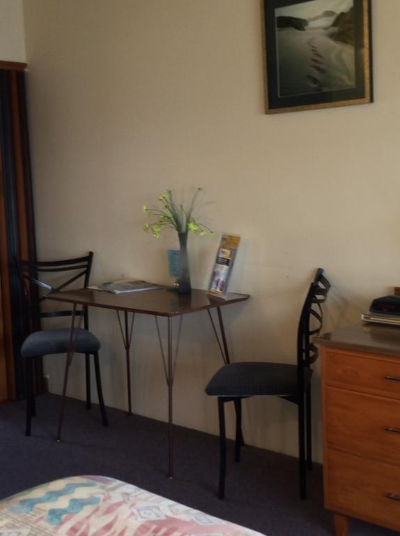 بِكتون Aaa Marlin Motel الغرفة الصورة